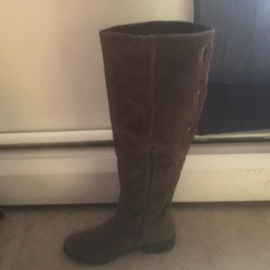 Brown sway boots